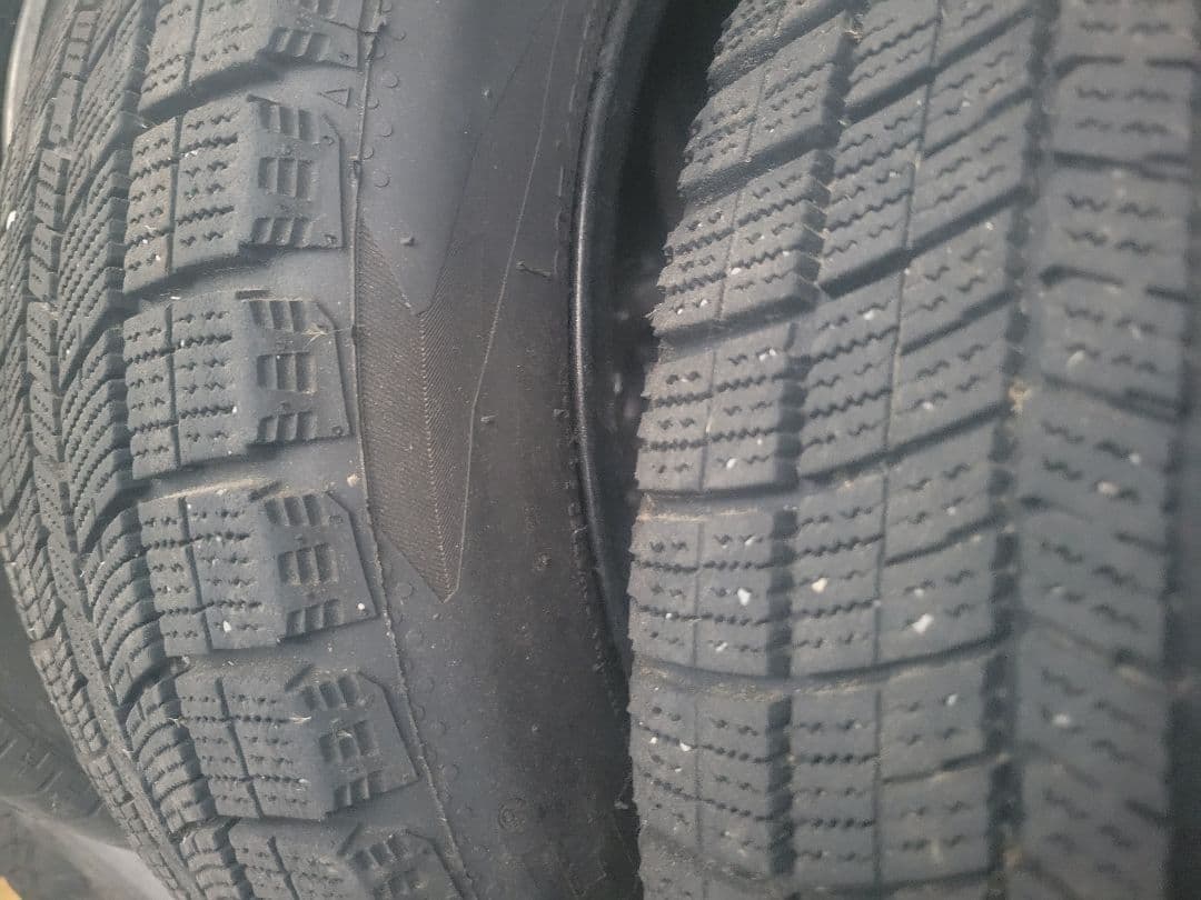 ヴォクシースタッドレスタイヤ、ホイール付き 美品! ヴォクシースタッドレスタイヤ、ホイール付き 美品!