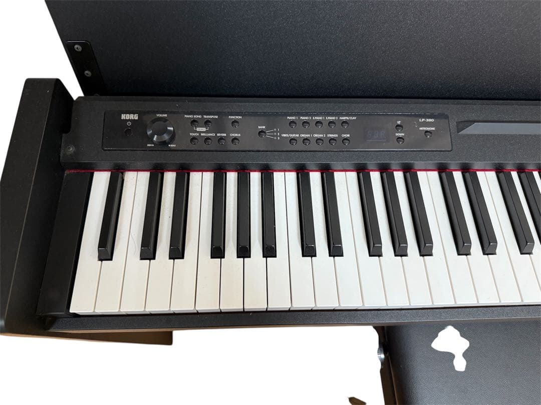 88鍵盤目立った傷や汚れなし