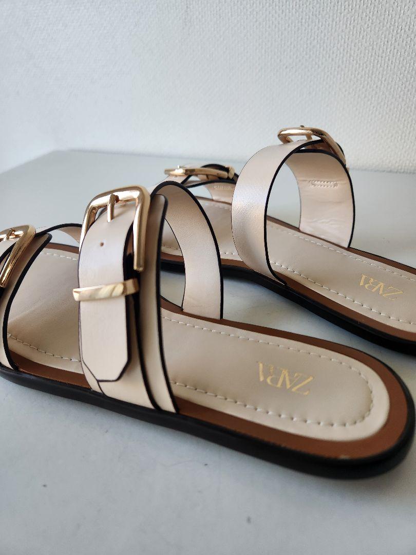 スペイン発送 ZARA ダブルストラップバックルフラットサンダル スペイン発送 ZARA ダブルストラップサンダル 上品カジュアル