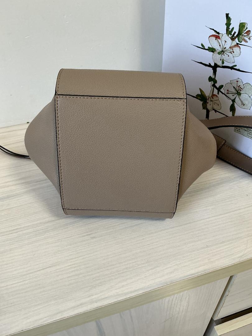 LOEWE ベージュ ショルダーバッグ