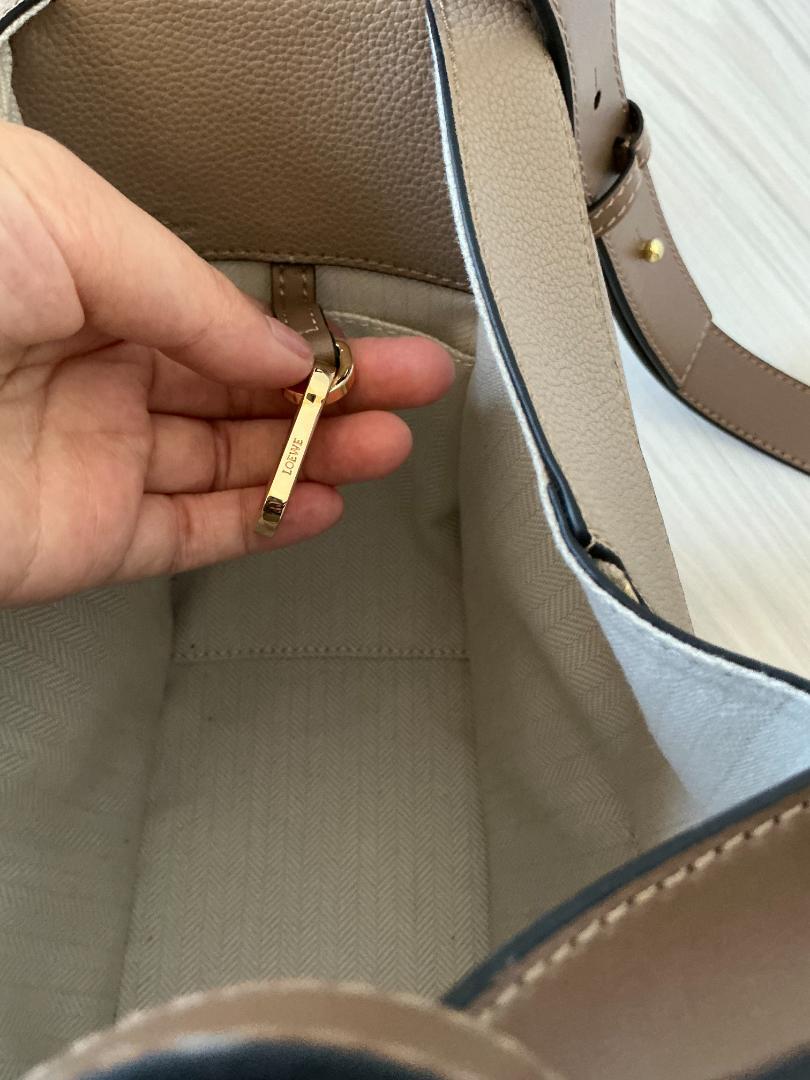 LOEWE ベージュ ショルダーバッグ