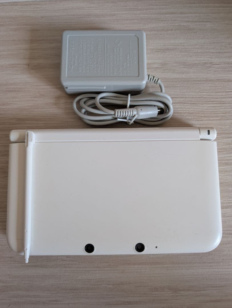 ニンテンドー3dsll　ホワイト　充電器　タッチペン