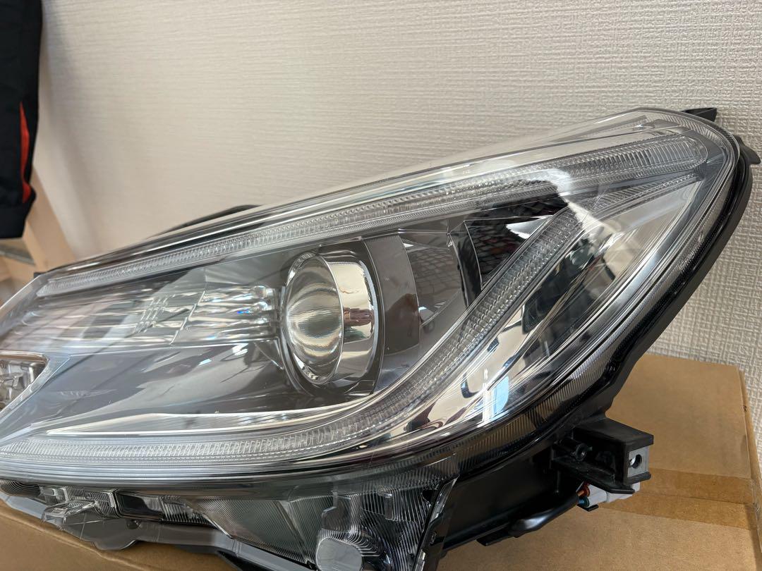 マークＸ　GRX130/135　中期　左ライトHID　22-358　1 球無し