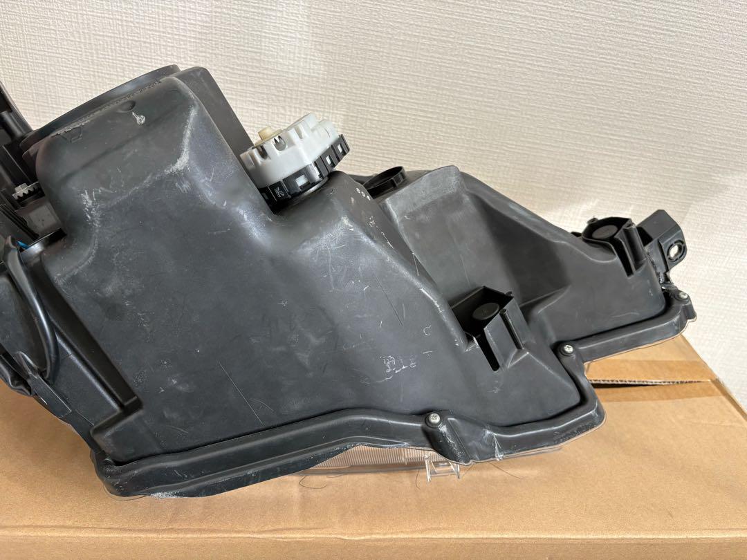 マークＸ　GRX130/135　中期　左ライトHID　22-358　1 球無し