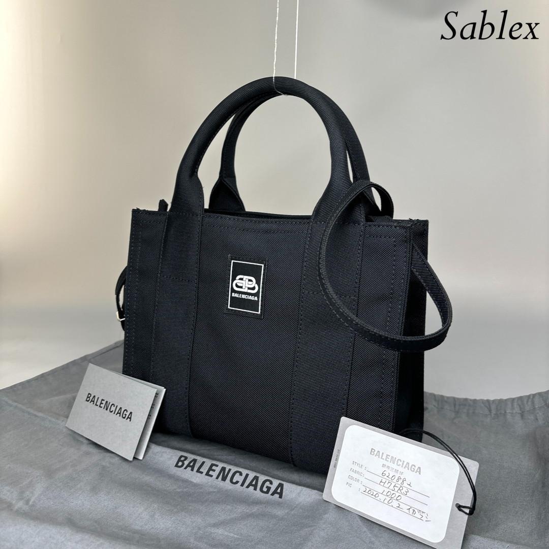 【関税・送料込み】BALENCIAGA ハンドバッグ ○送料込○BALENCIAGA○TOOL 2.0 SMALL チェーントートバッグ