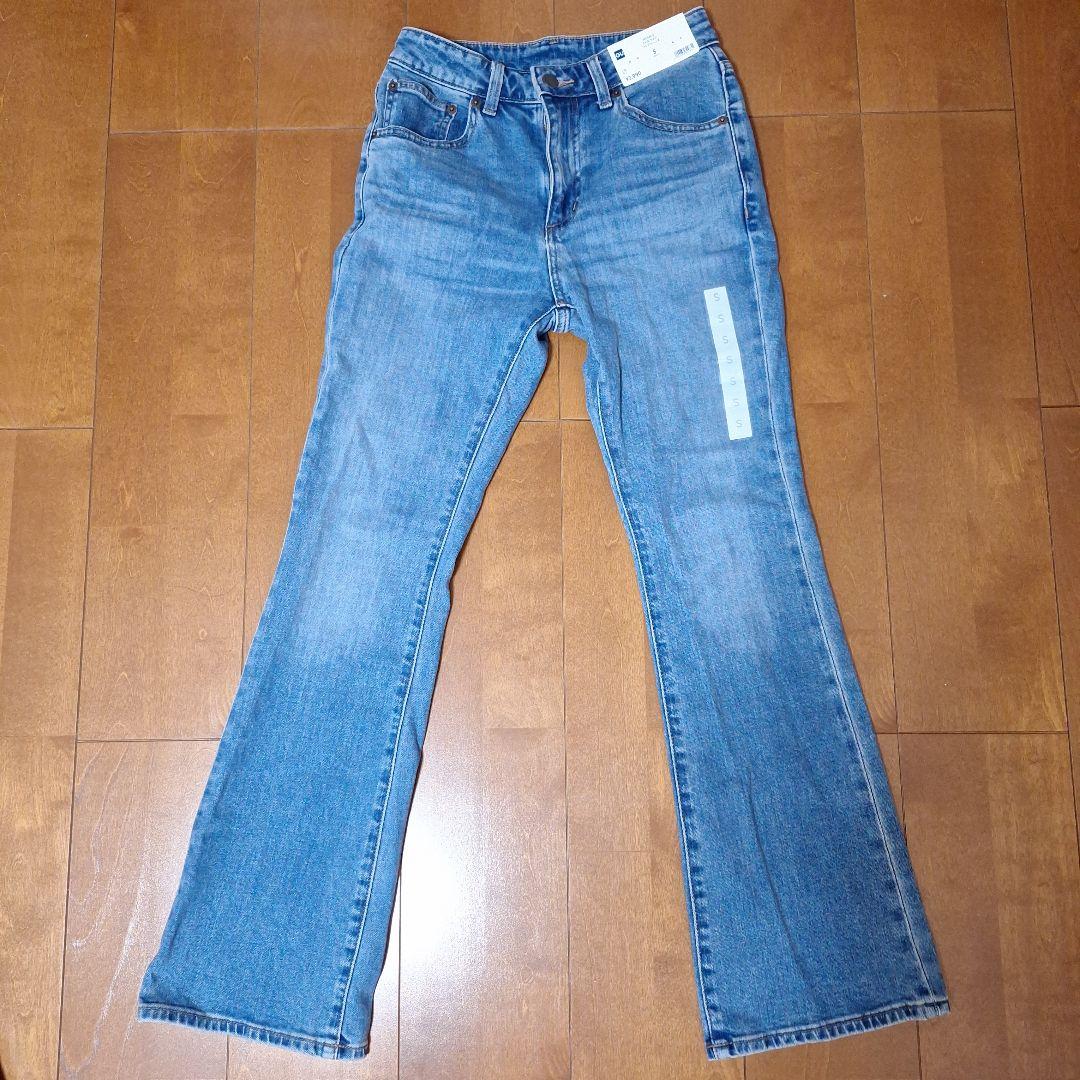 GU ミドルライズフレアジーンズ