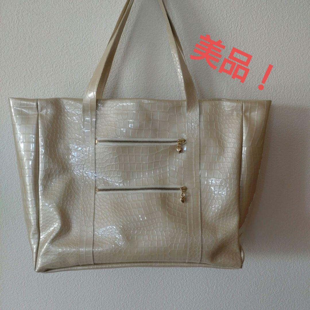お値下げ　もののぐ　クロコ押しトートバッグ　ベージュ系 ベージュ クロコダイル型押し トートバッグ - メルカリ