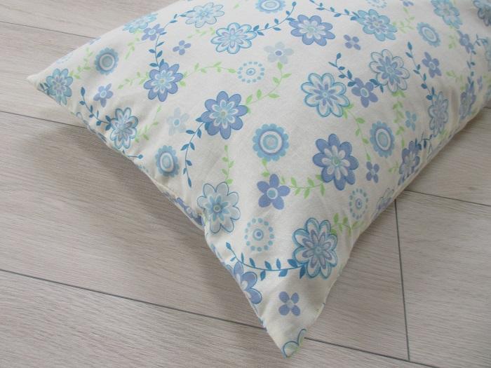 枕 そばがら枕 ソバ枕 綿素材 まくらカバー付き 34ｘ48 サラサブルー