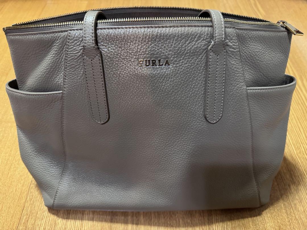 FURLA グレー レザー ショルダーバッグ