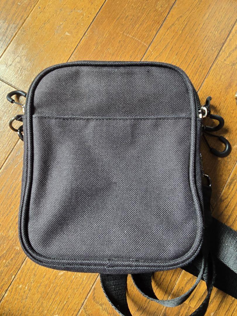 ナイロン製 黒 スマホショルダーバッグ