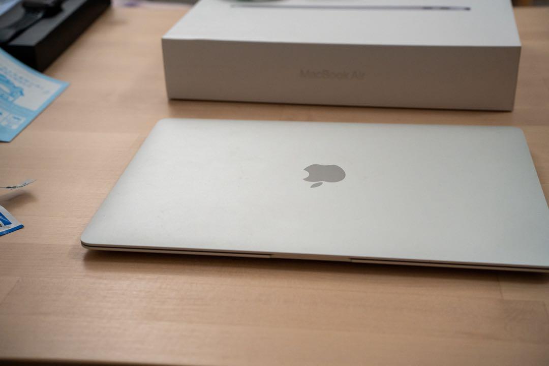 未使用 MacBook Air シルバー 充電器付き Apple MacBook Air シルバー 充電器付き - メルカリ