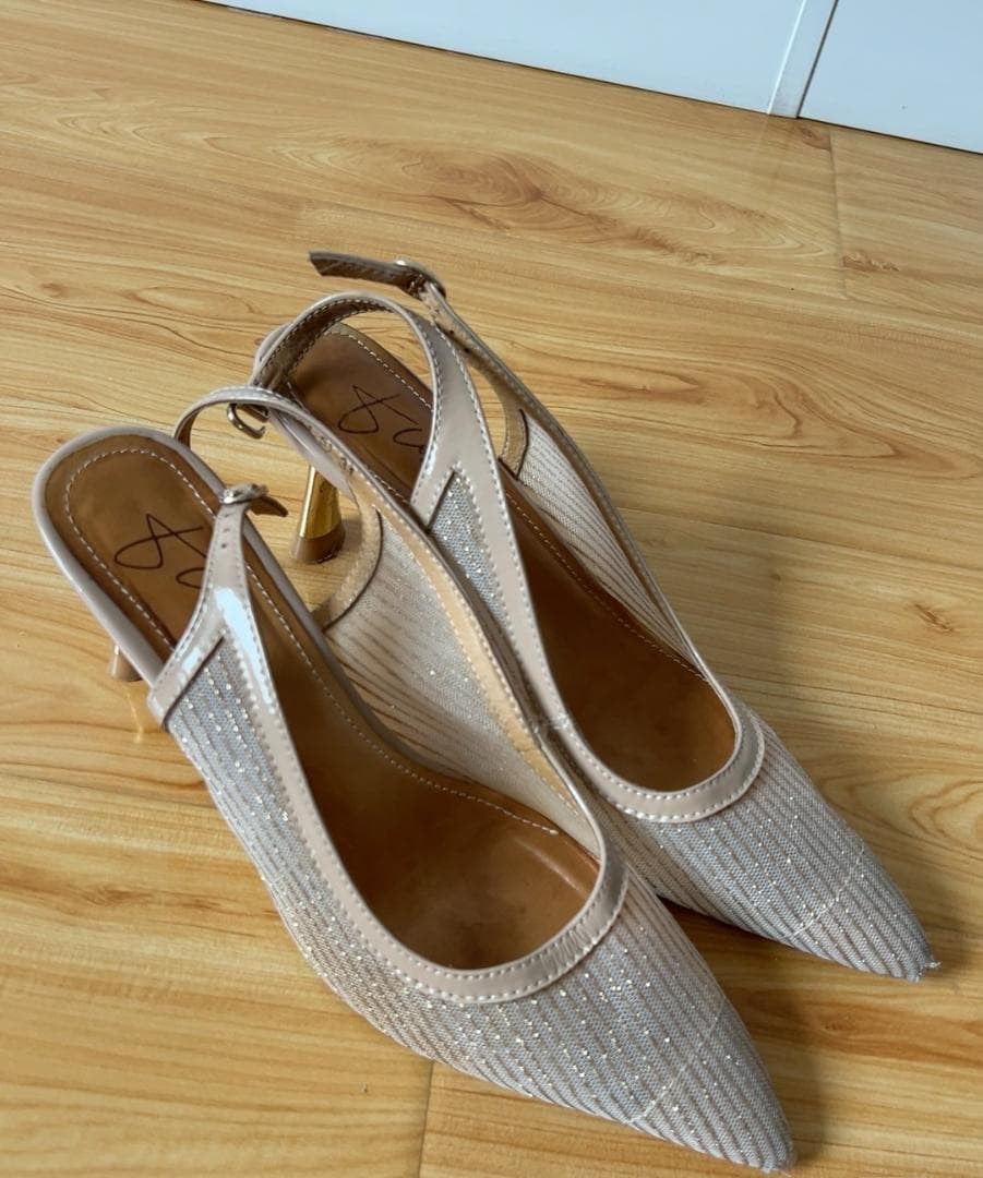 ベージュ スリングバックサンダル ポインテッドトゥ