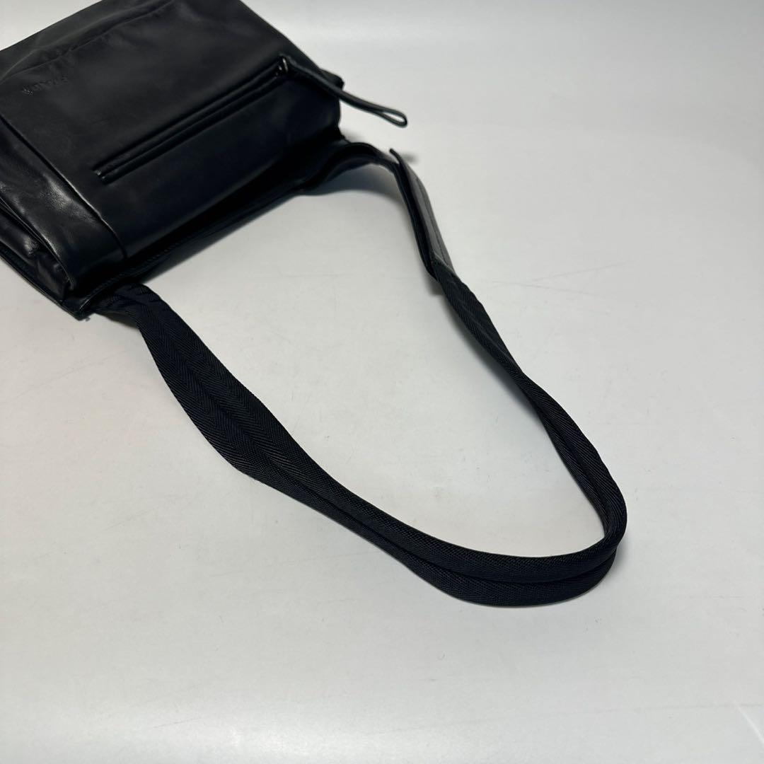 r19【極美品】Gカード　保存袋付　プラダ　エンボスロゴ　ブラック　ショルダー PRADA - r19【極美品】Gカード 保存袋付 プラダ エンボスロゴ