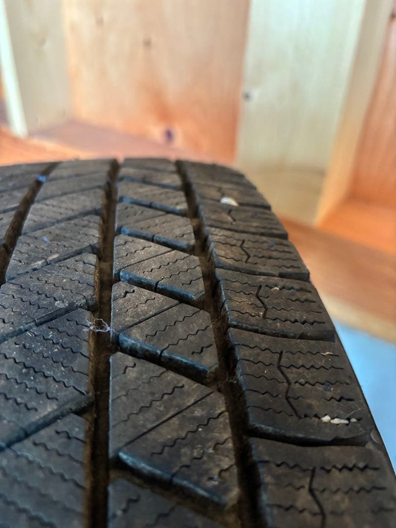 ブリヂストン スタッドレスタイヤVRX3 185/65R15 4穴ホイール付き