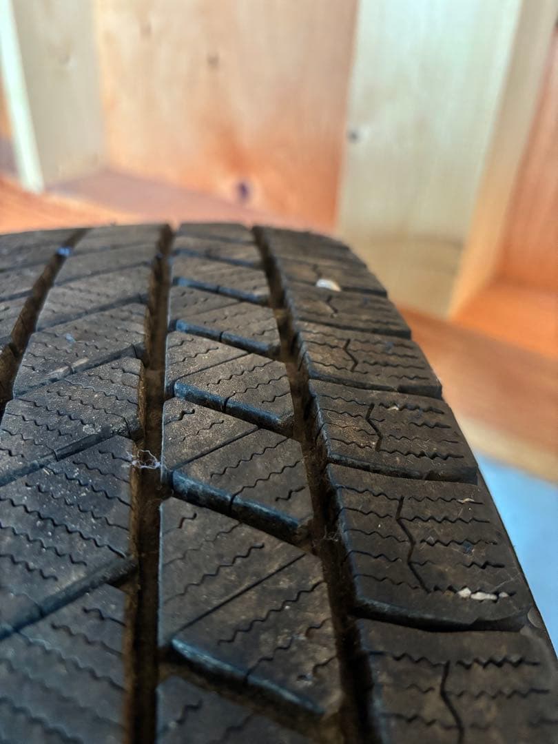 ブリヂストン スタッドレスタイヤVRX3 185/65R15 4穴ホイール付き