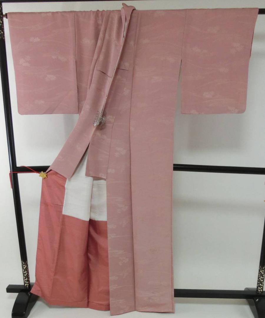 【Q0442】B大きいサイズお仕立て上がり正絹無地 珊瑚色地に花、流水地紋 画像2