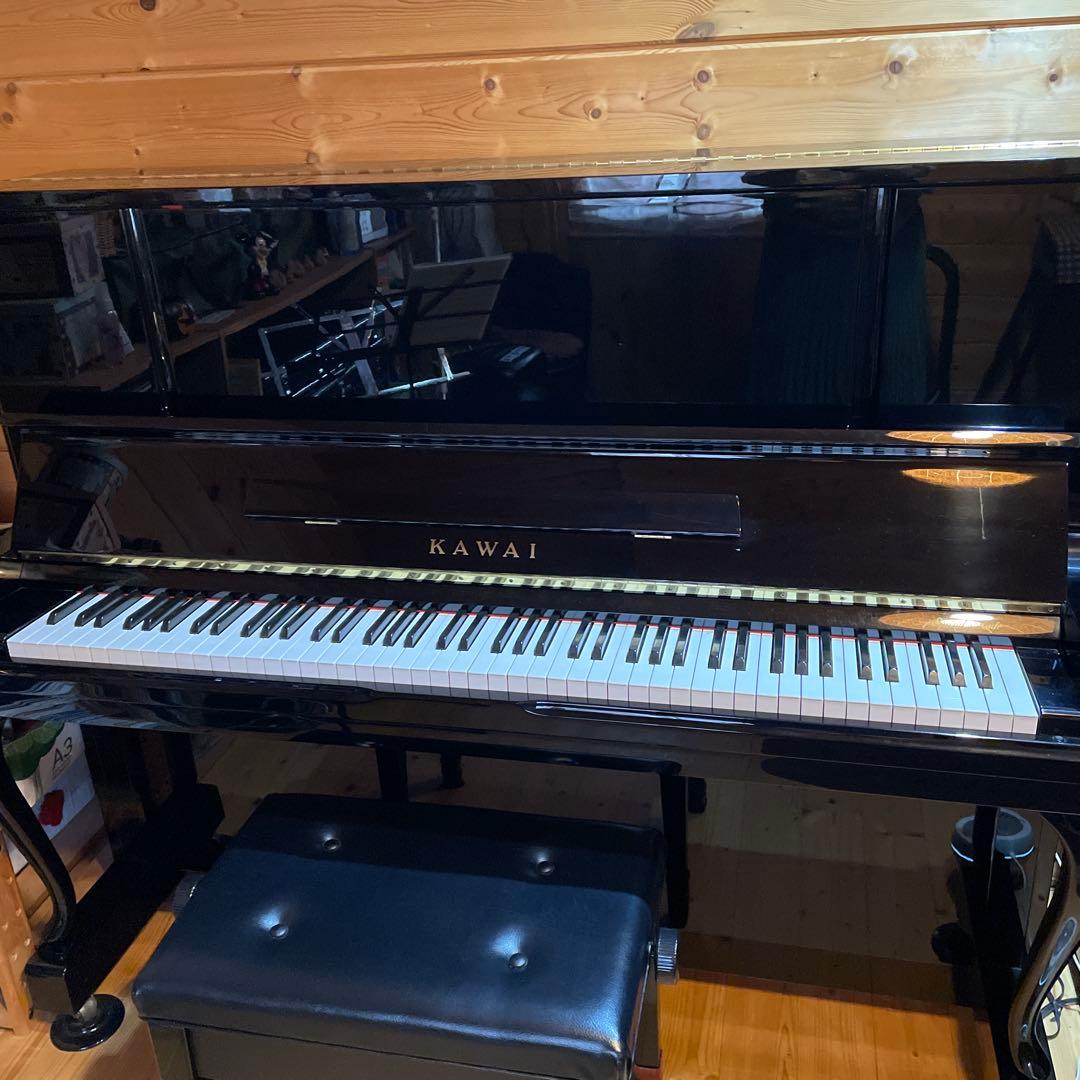 KAWAI アップライトピアノ 黒　DS-6E 足のカーブが猫ちゃんです。