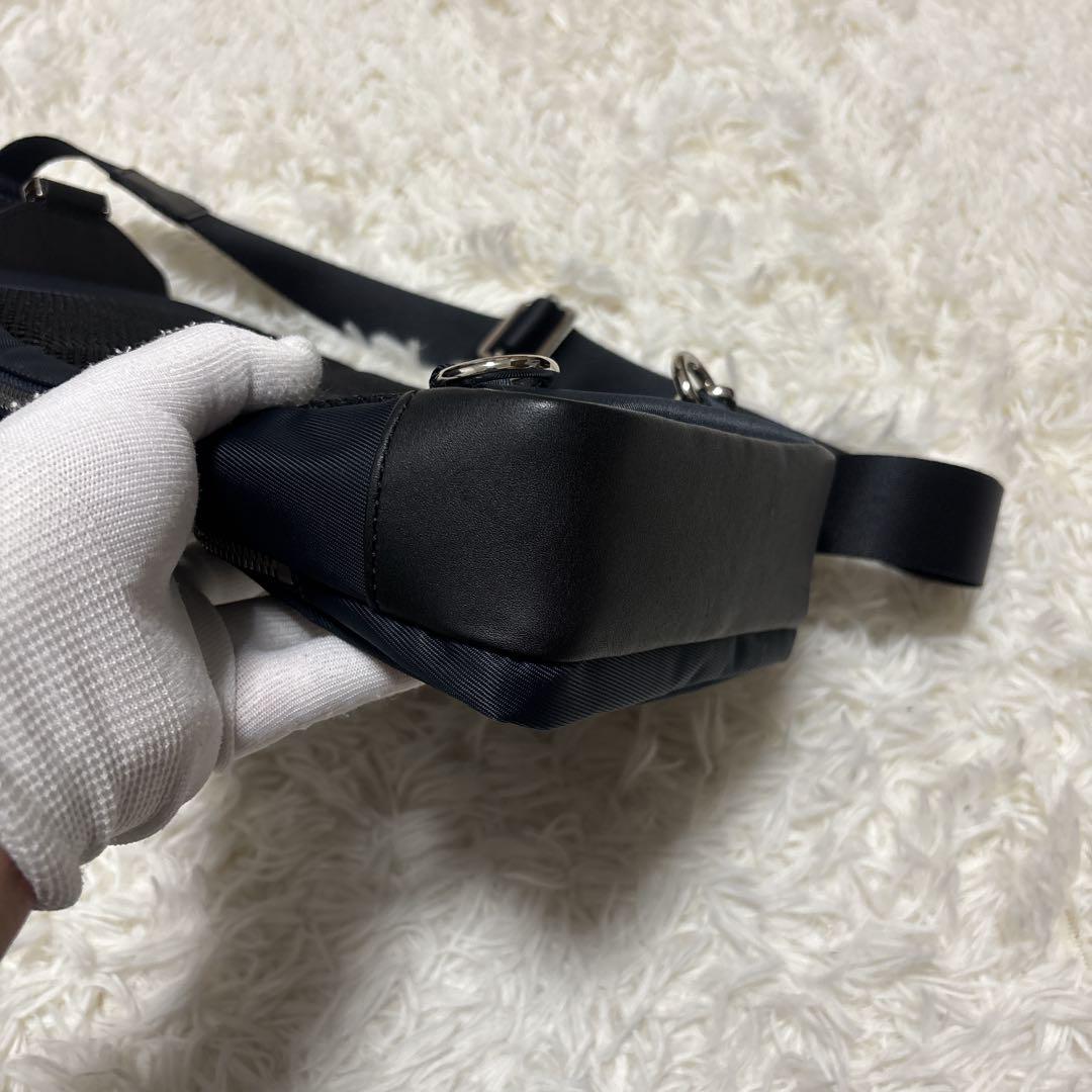 【極美品】　ブラックレーベルクレストブリッジ　ボディバッグ　ネイビー