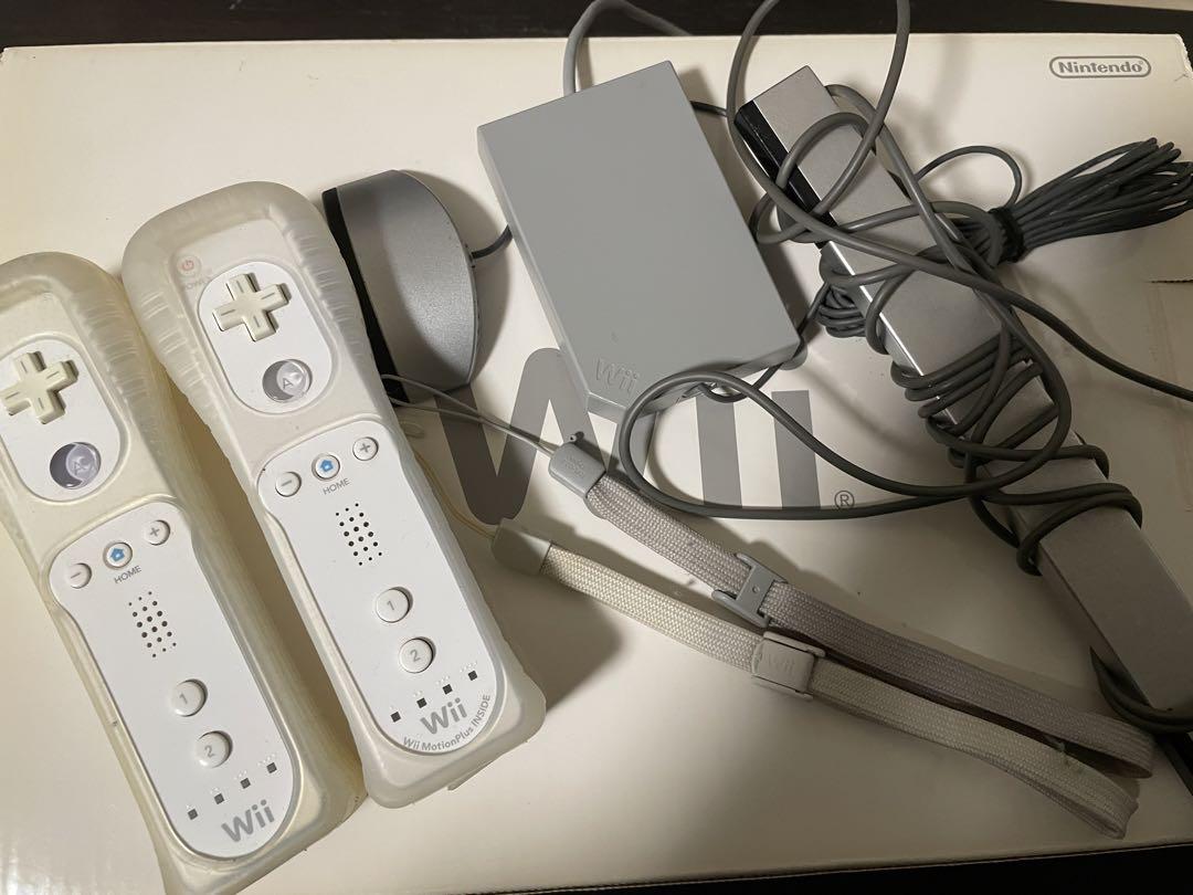 Wii 本体 リモコン2個 ヌンチャク2個 センサーバー付き