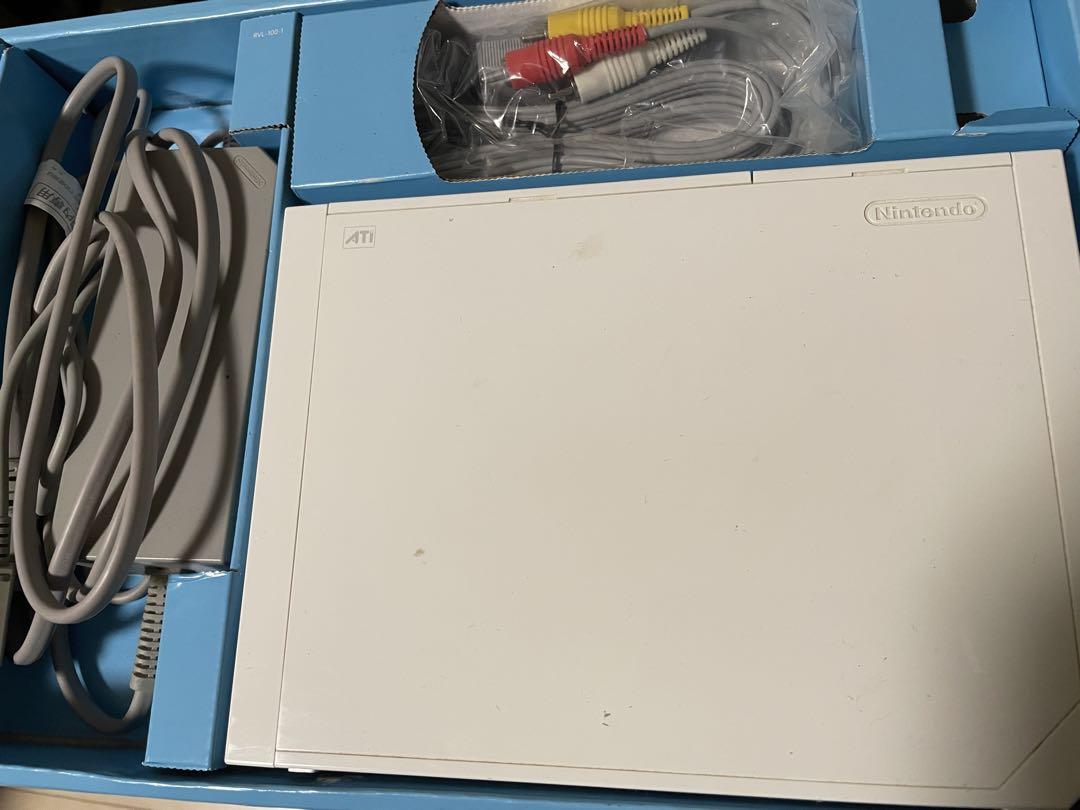 Wii 本体 リモコン2個 ヌンチャク2個 センサーバー付き