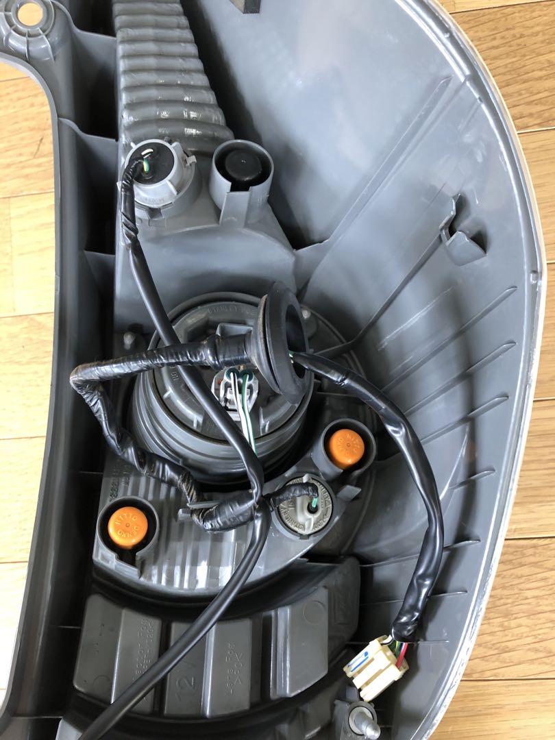 アクア　NHP10 前期テールランプ左側