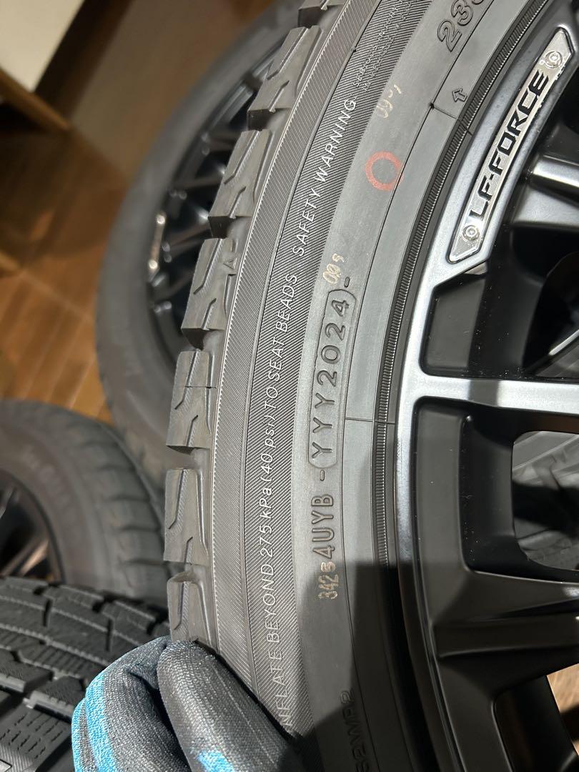 235/50 R20 スタッドレスタイヤ　20インチホイール