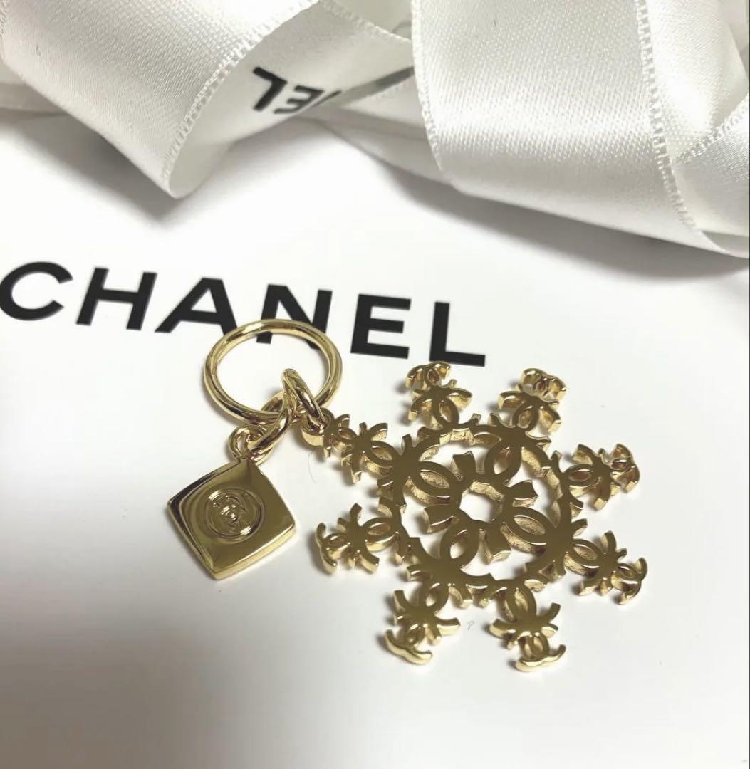 新品 CHANEL 雪の結晶チャーム 2024 クリスマスコフレ - メルカリ
