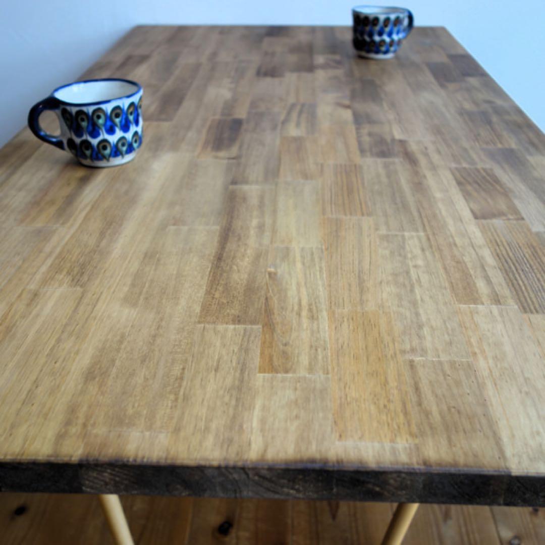 天然木のダイニングテーブル