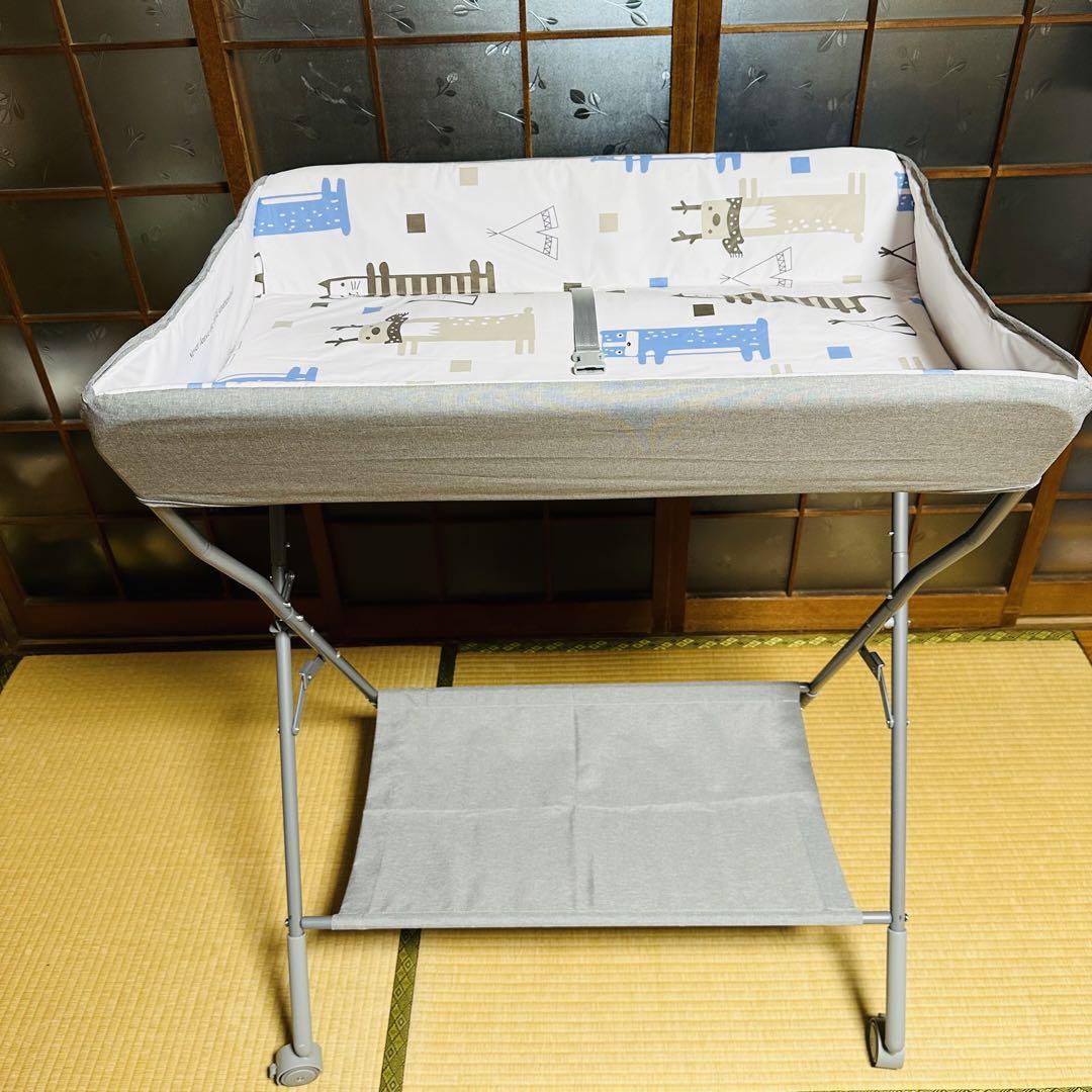 オムツ交換台 オムツ替え台 着替え台　feemom Maydolly