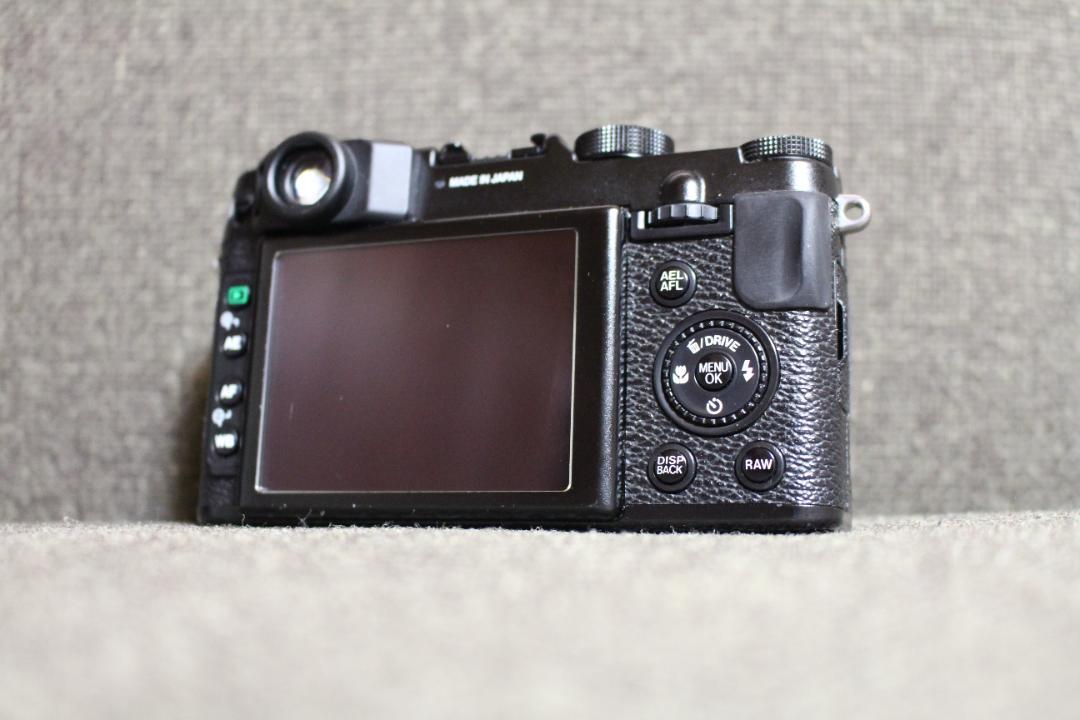 美品　FUJIFILM X10 ブラック 元箱、付属品多数 （動作未確認）