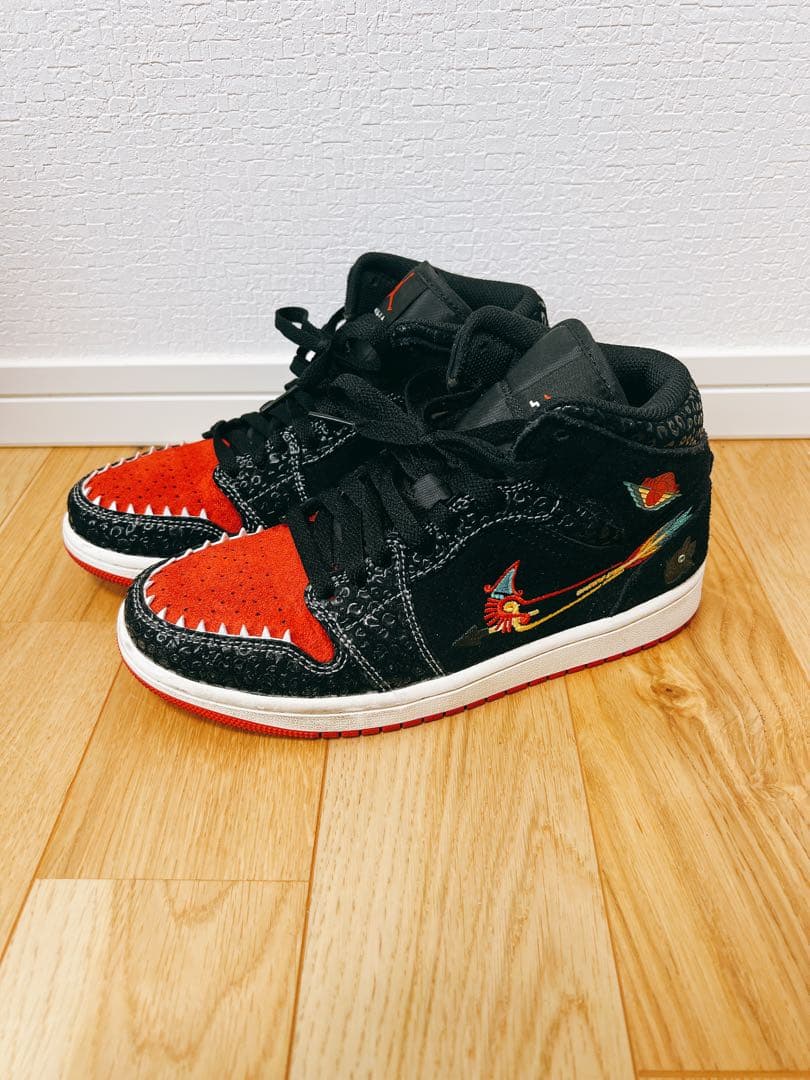 ナイキDN4904-001 エアジョーダン1 ミッド シエンプレ ファミリア