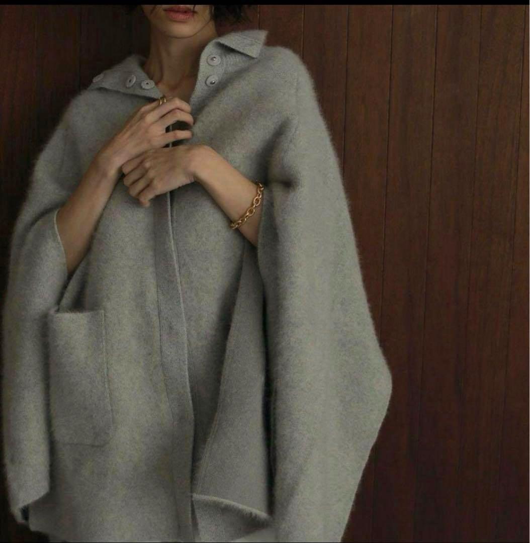 即完売品【新品】ETRE TOKYO スリットスリーブニットポンチョ 別注カラー 即完売品【新品】ETRE TOKYO スリットスリーブニットポンチョ 別注カラー