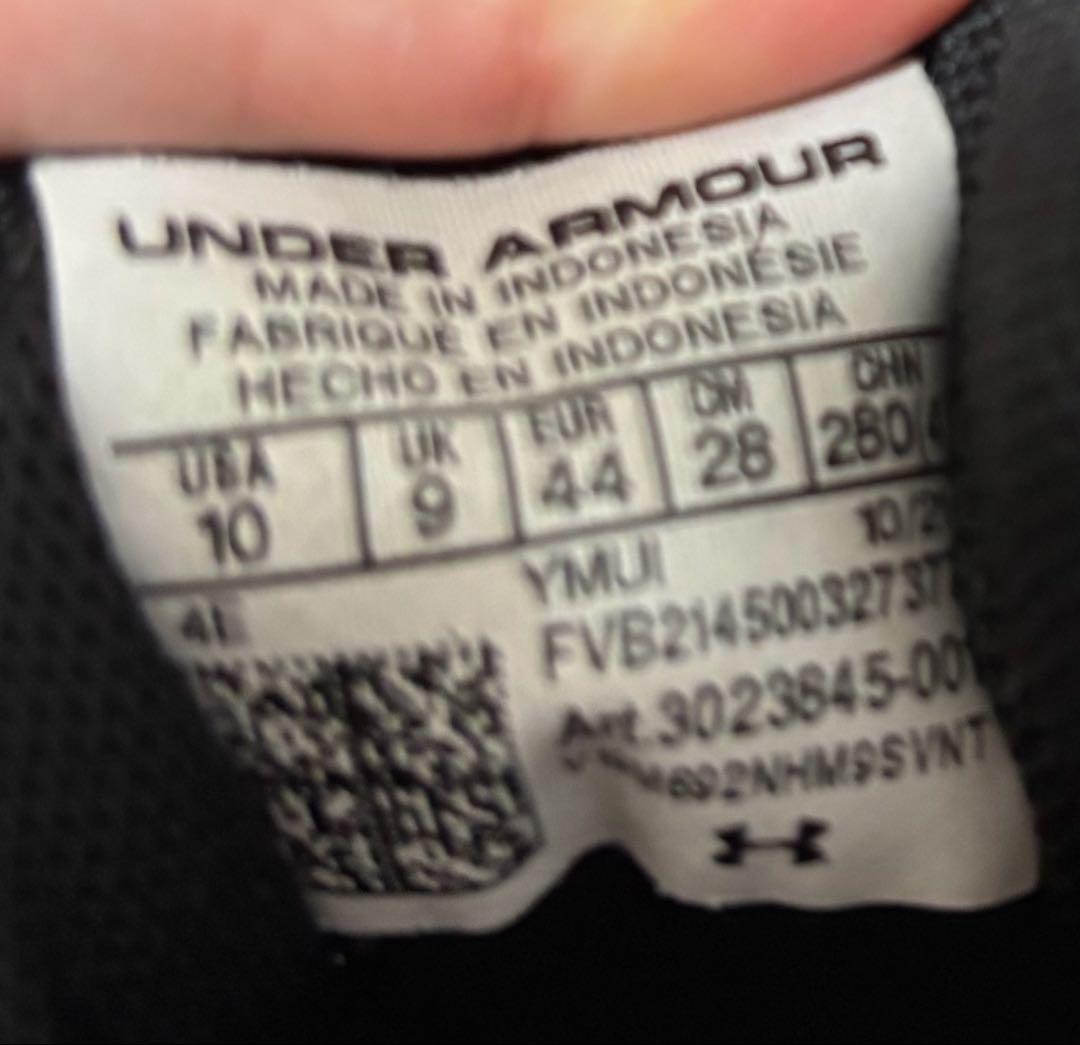 2足セット　NIKEランニングシューズ UnderArmourランニングシューズ