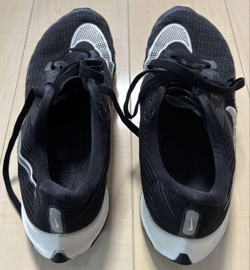 2足セット　NIKEランニングシューズ UnderArmourランニングシューズ