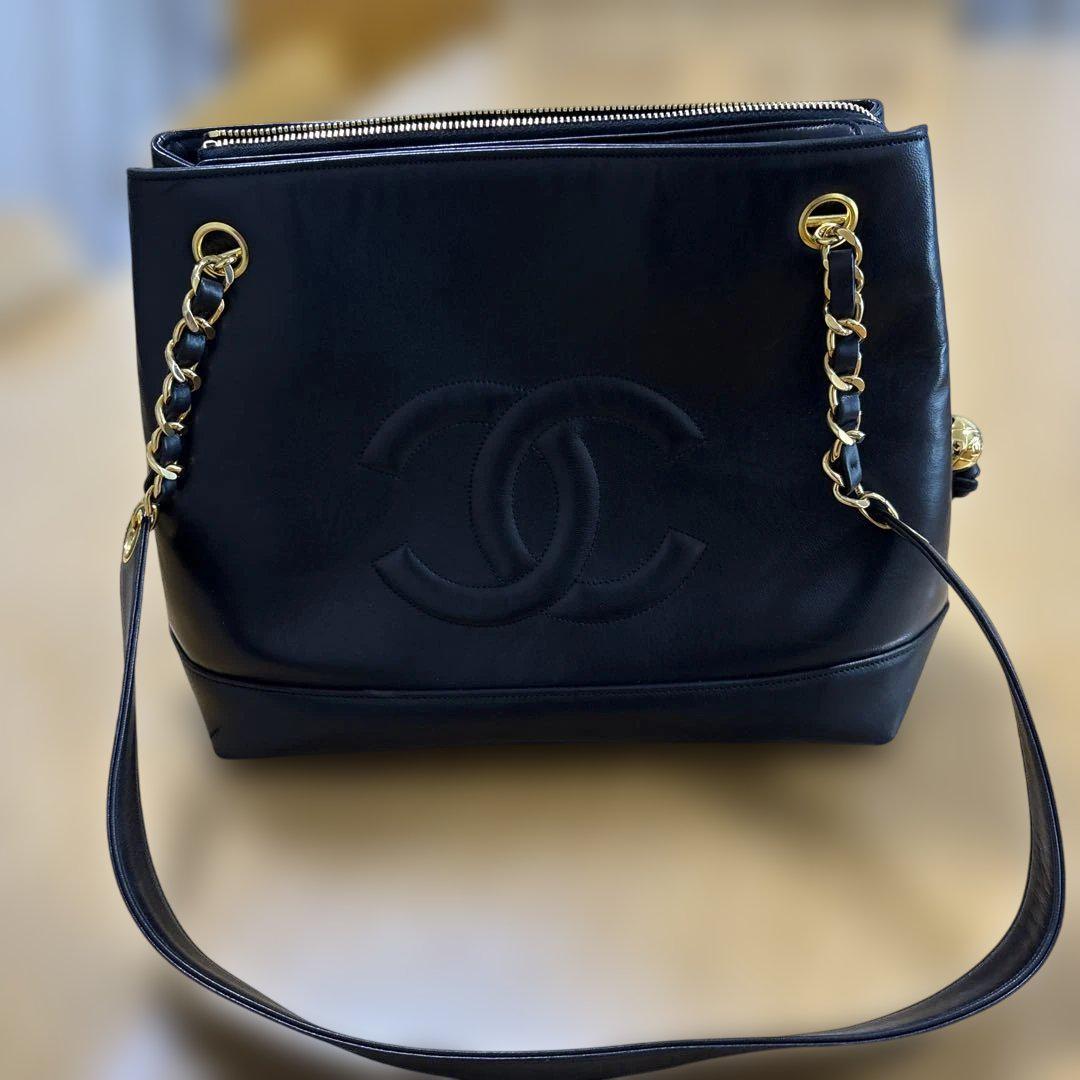【送料関税無料】 CHANEL ブラック レザー ショルダーバッグ - メルカリ バッグ