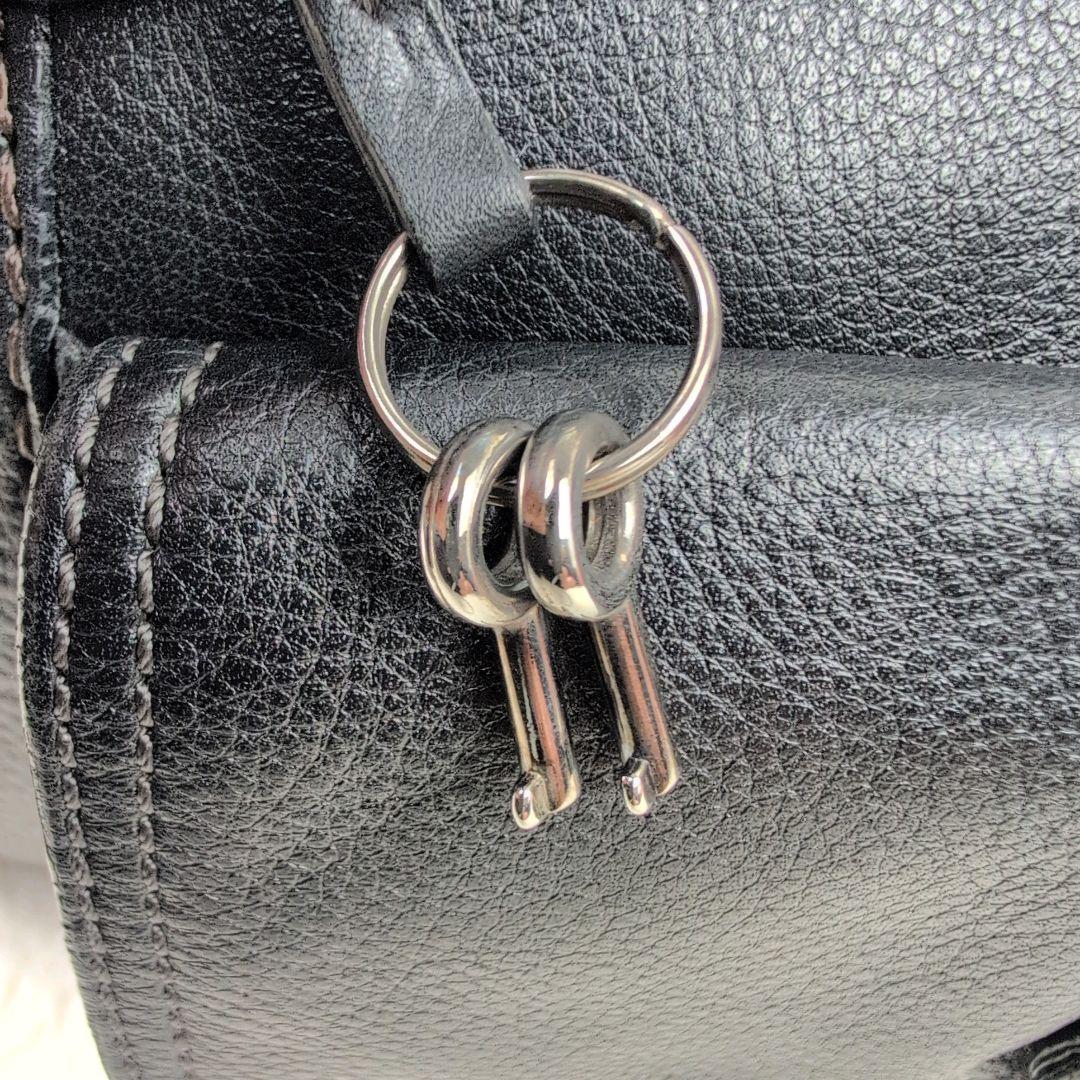 美品✨TOD'S ハンドバッグ ミニボストン カデナ レザー ブラック 美品✨TOD'S ハンドバッグ ミニボストン カデナ レザー ブラック