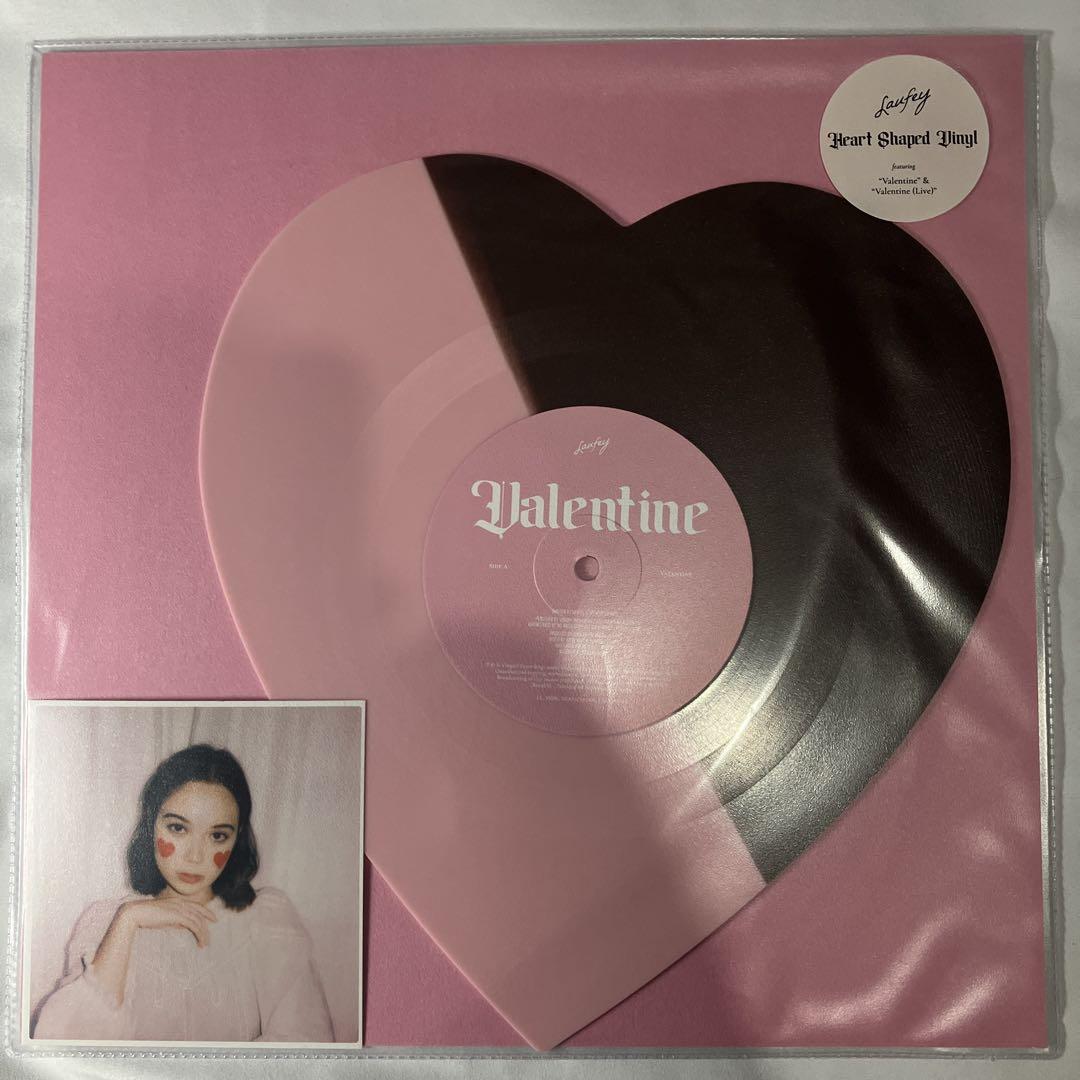 完売 入手困難 限定カラー盤 Laufey Heart Shaped Vinyl - メルカリ
