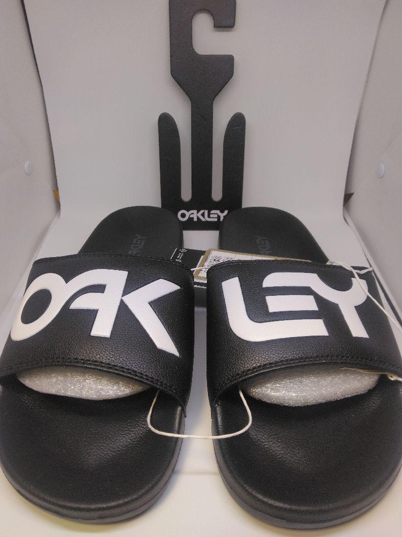Oakley ロゴ入りビーチサンダル ブラック - メルカリ
