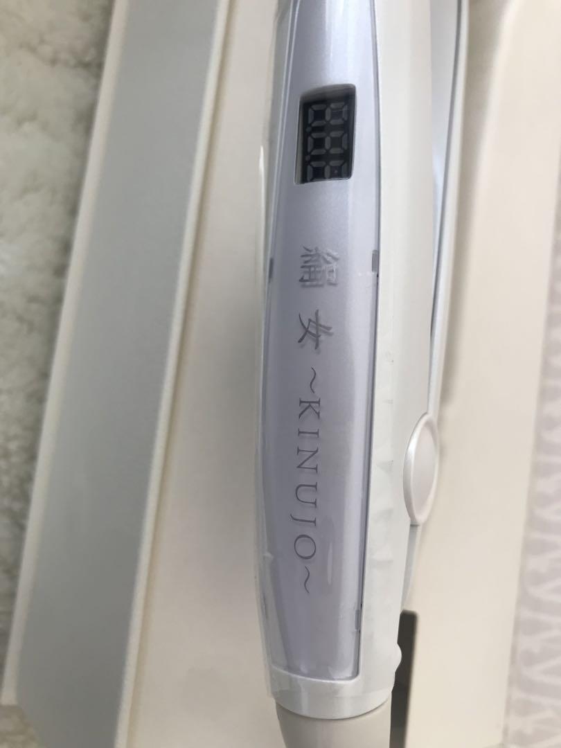 ✨キヌジョ　KINUJO SILKPLATE 絹女ストレートアイロンLM-225