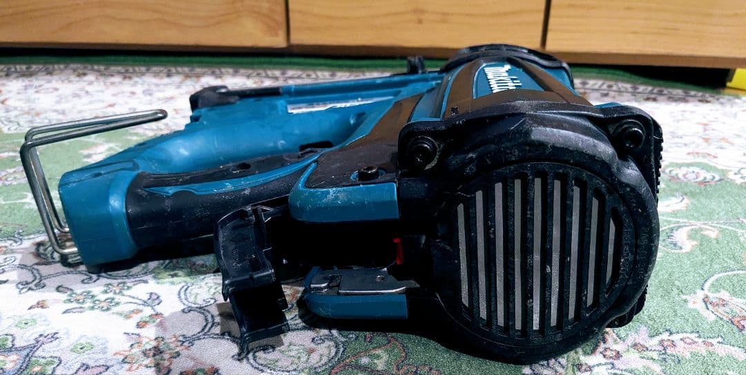 GN420C 充電池付きMakita