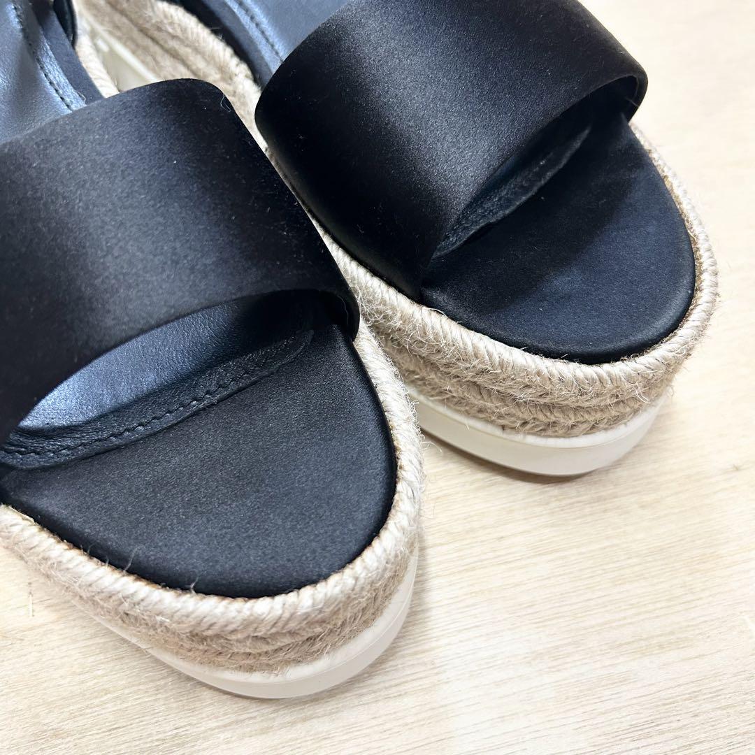 厚底サンダル ロゴ