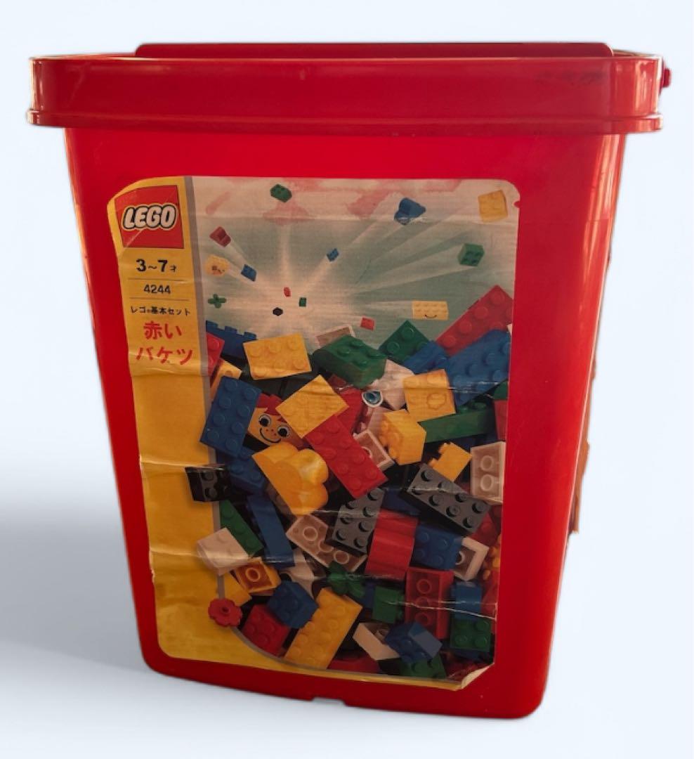 ● LEGO