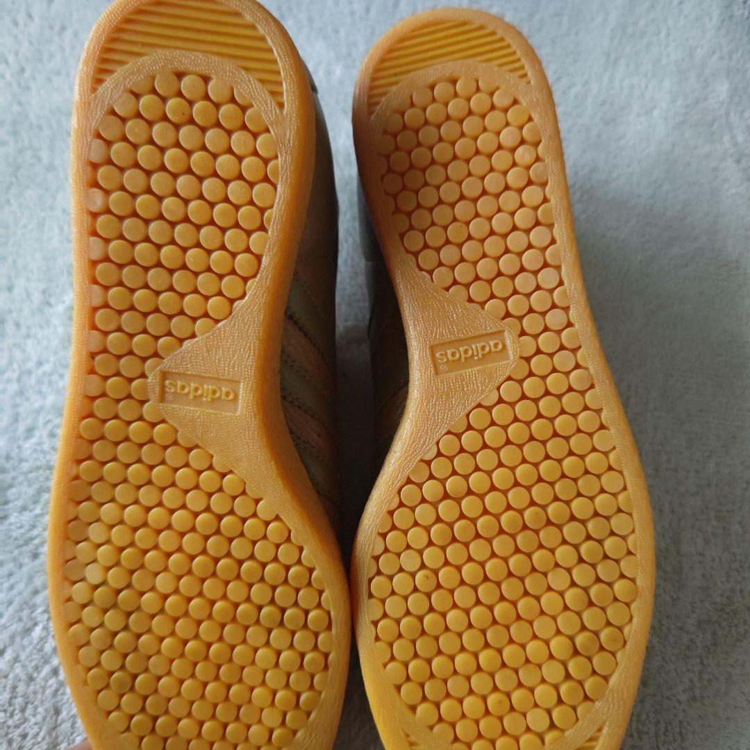 adidas Tobacco ベージュ スニーカー