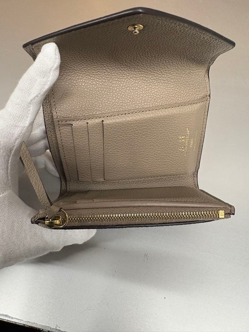 ⭐︎送料込み⭐︎ ルイヴィトン ポルトフォイユヴィクトリーヌ 三つ折り財布 ベージュ ⭐︎送料込み⭐︎ ルイヴィトン ポルトフォイユヴィクトリーヌ 三つ折り財布 ベージュ