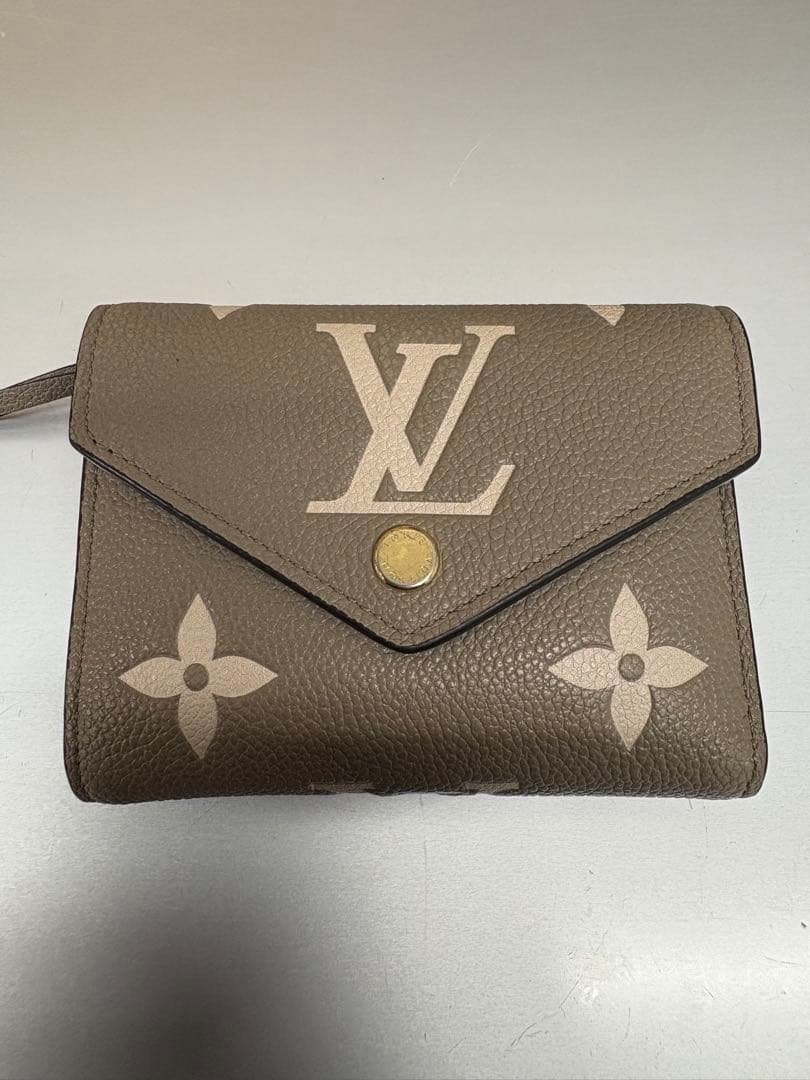 ⭐︎送料込み⭐︎ ルイヴィトン ポルトフォイユヴィクトリーヌ 三つ折り財布 ベージュ ⭐︎送料込み⭐︎ ルイヴィトン ポルトフォイユヴィクトリーヌ 三つ折り財布 ベージュ
