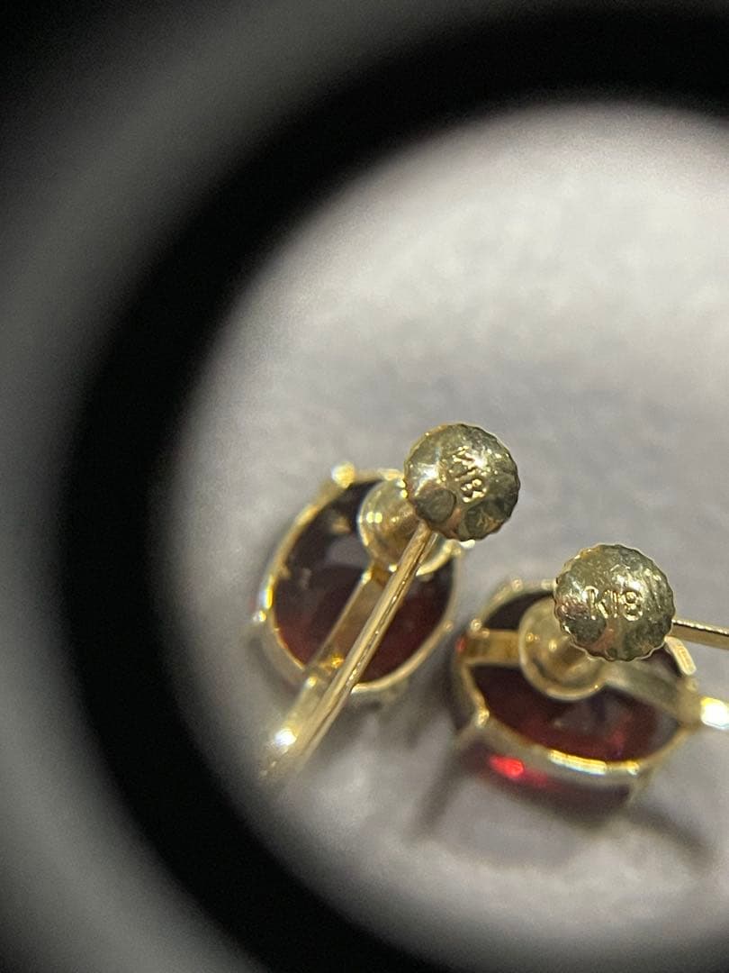 K18YG ゴールド 金 赤いストーンのフック式イヤリング