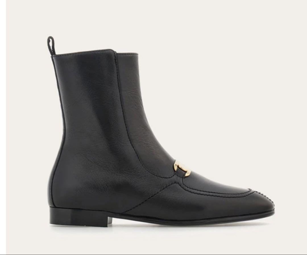FERRAGAMO ブラックショートブーツ　【美品】　24.0㎝