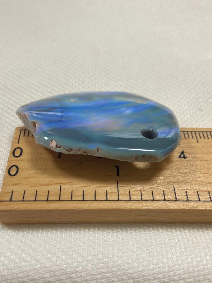 ブラックオパール 一つ穴あきやや傷や汚れあり