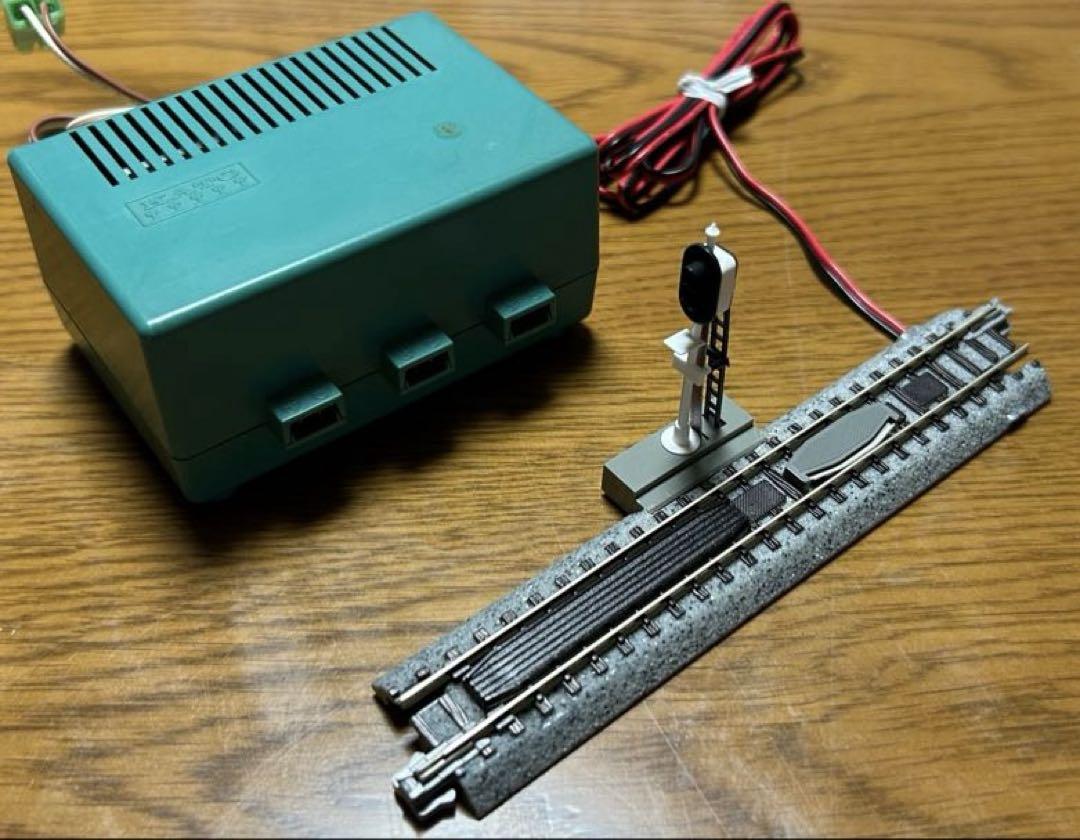 KATO 3灯式自動信号機＋アクセサリーアダプタ＋自動信号機電源 HO】 3灯式自動信号機S | KATO(カトー) 2-601 鉄道模型 HOゲージ