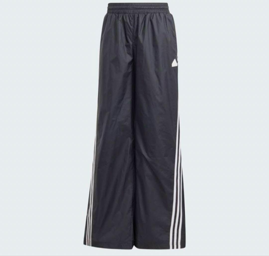 adidas トラックパンツ　オーバーサイズ　ナイロン